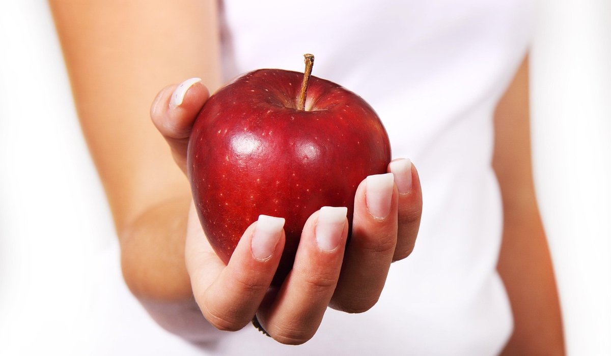 Planting apple trees in heavy clay soil